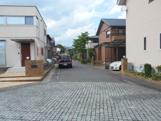 【前面道路含む現地写真】