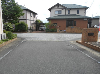 【前面道路含む現地写真】