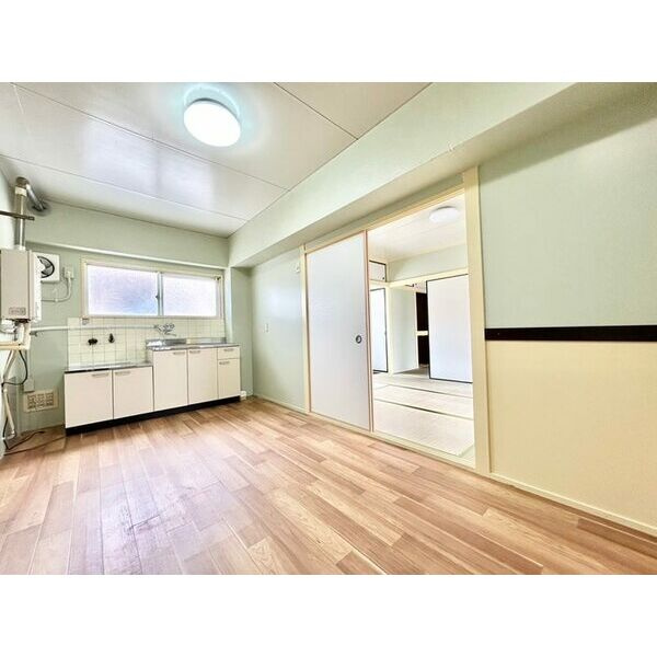 明石市和坂稲荷町の賃貸マンションの居間・リビング