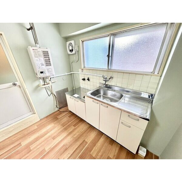 明石市和坂稲荷町の賃貸マンションのキッチン