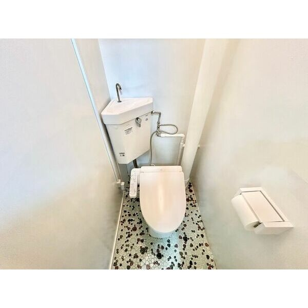 明石市和坂稲荷町の賃貸マンションのトイレ