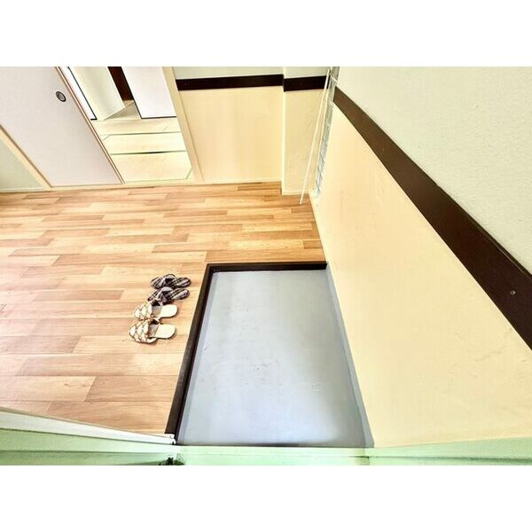 明石市和坂稲荷町の賃貸マンションの玄関