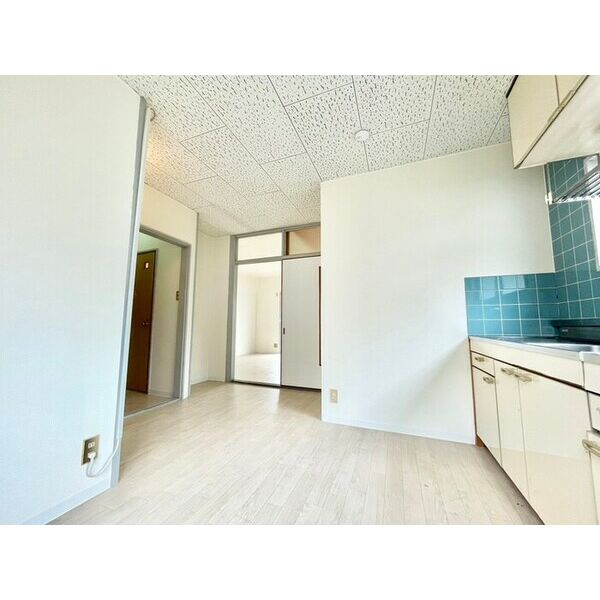 明石市中朝霧丘の賃貸マンションの居間・リビング