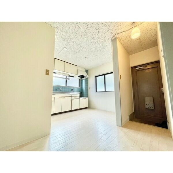 明石市中朝霧丘の賃貸マンションの居間・リビング