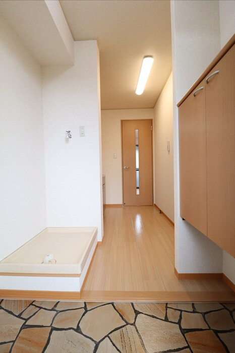 フォルテ Ａの玄関|玄関（参考同型205号室室内写真）
