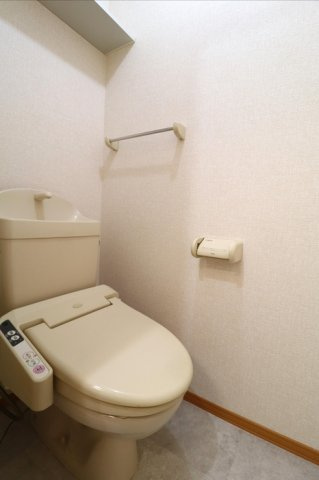 フォルテ Ａのトイレ|温水洗浄暖房便座（参考同型205号室室内写真）
