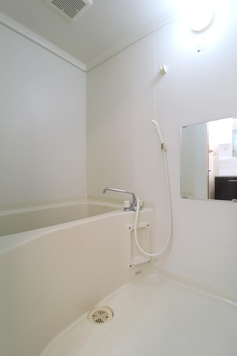 フォルテ Ａの浴室|浴室（参考同型205号室室内写真）
