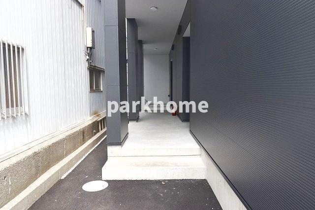 Proud秦南のエントランス|建物の内部です