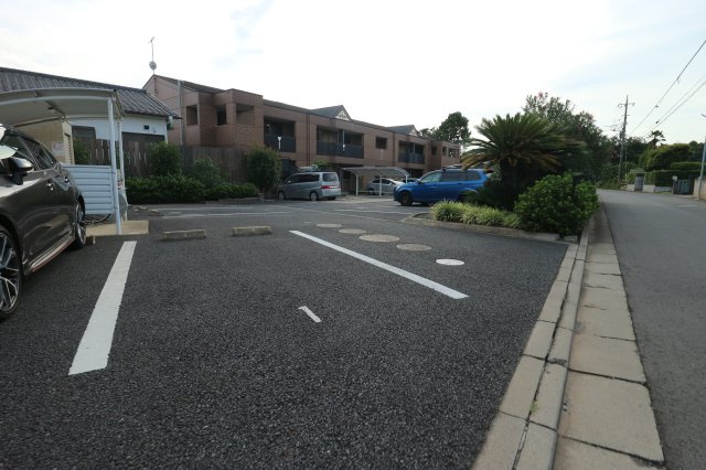 ＡＶＡＮＴＩ　ＨＯＵＳＥの駐車場