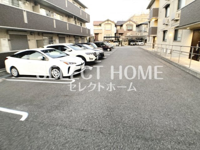 【駐車場】 | Ｄ－ｒｏｏｍ上地 A棟 | 駐車場完備です