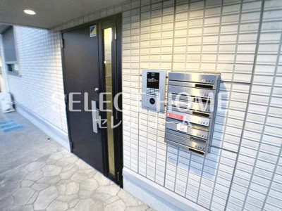【エントランス】 | Ｄ－ｒｏｏｍ上地 A棟 | ゆとりのあるエントランスです