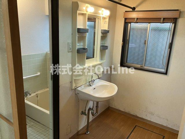 西弓削2丁目貸家の洗面所