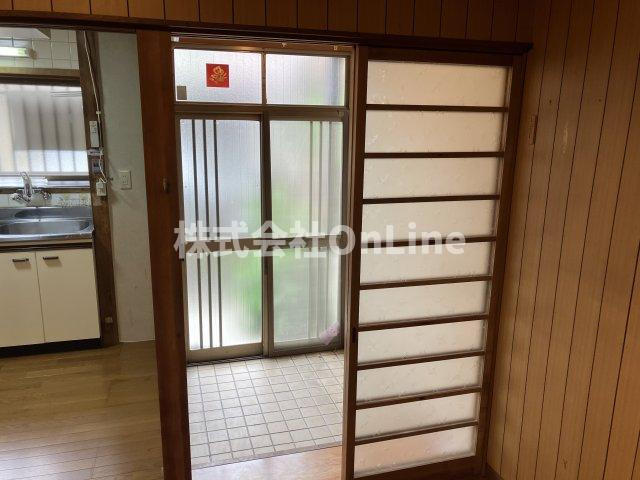 西弓削2丁目貸家の玄関