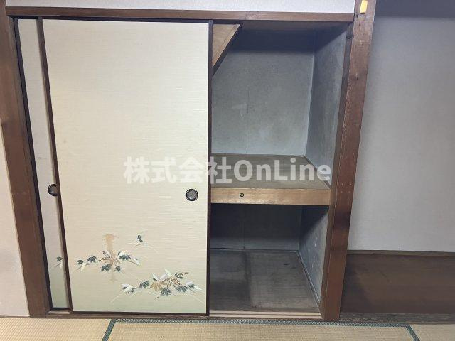 西弓削2丁目貸家の収納
