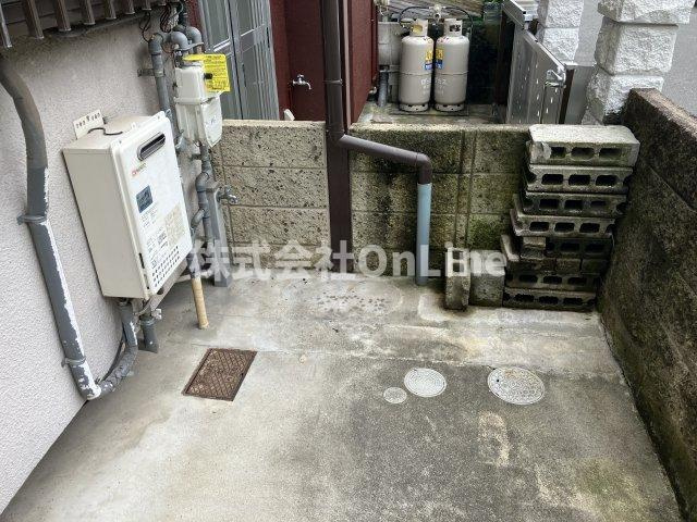 西弓削2丁目貸家の庭