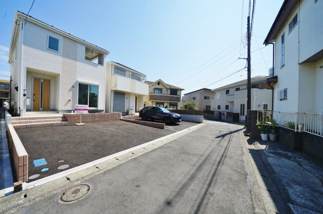 【横浜市旭区二俣川１丁目17-6全２棟新築戸建1号棟】★仲介手数料無料★（二俣川小学校・万騎が原中学校）の前面道路含む現地写真