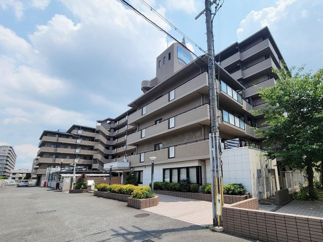 アンビエント枚方公園の外観|新しい生活にいかがでしょうか？外観はお住まいの顔になります。こだわりたいポイントですね。水回りリフォームやリノベーションも承ってます。
■現地見学・資金計画相談・住宅ローン相談もお問合せ受付中■