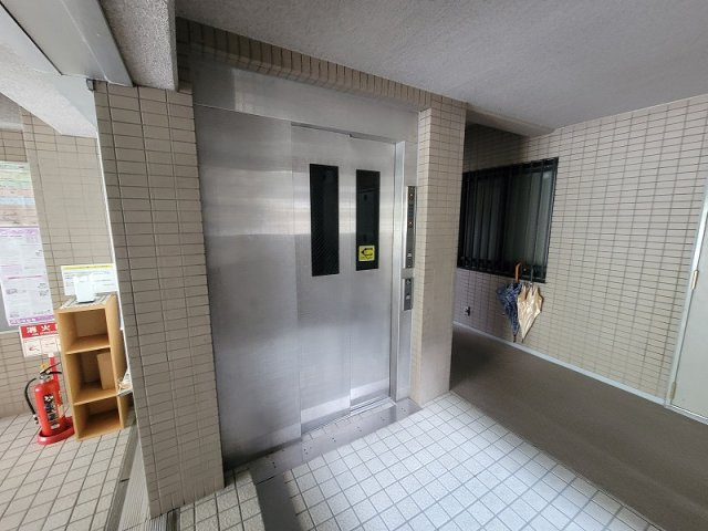 アンビエント枚方公園のその他共用部分|エレベーター
■物件内覧・資金計画相談・住宅ローン相談、リフォーム相談、お問合せ受付中■
※当日・翌日のご内覧、ご相談はお電話でのお問合せがスムーズです！