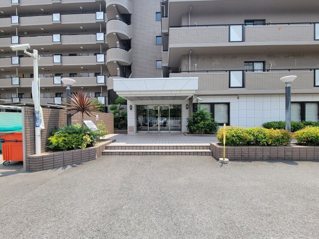 アンビエント枚方公園のエントランス|■物件内覧・資金計画相談・住宅ローン相談、リフォーム相談、お問合せ受付中■
※当日・翌日のご内覧、ご相談はお電話でのお問合せがスムーズです！