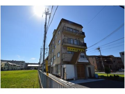 プルシャン城南の外観