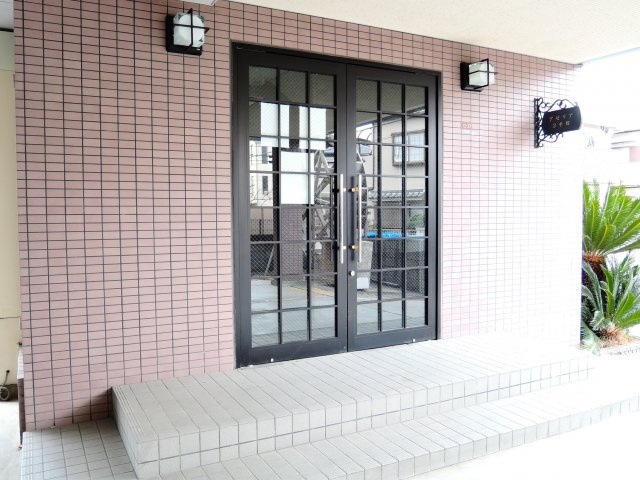 アゼリア2号館のエントランス