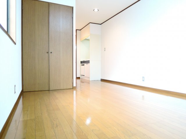 アゼリア2号館の居間・リビング