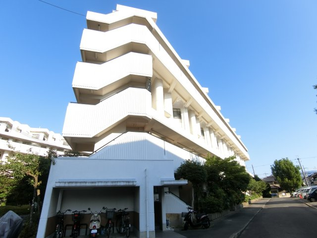 千代田第二住宅5号棟の外観