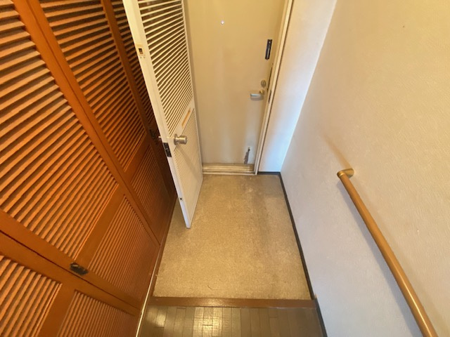 南海狭山コーポ1号棟の玄関