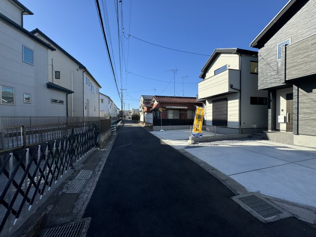 流山市東初石４丁目新築戸建【八木北小学校：5分】の前面道路含む現地写真|南側前面道路