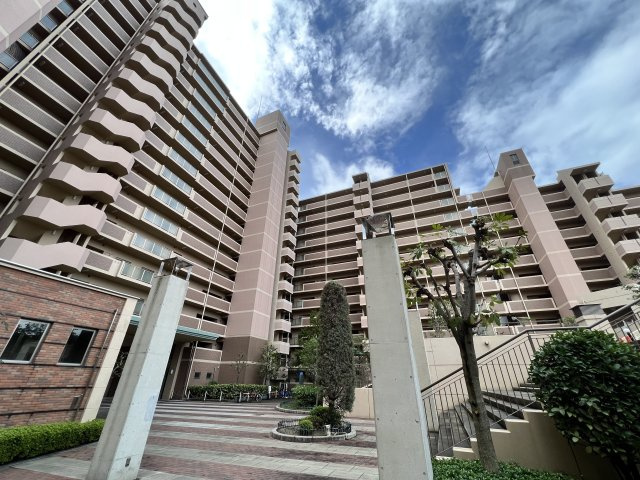 ローレルコート城北公園通り1番館の外観