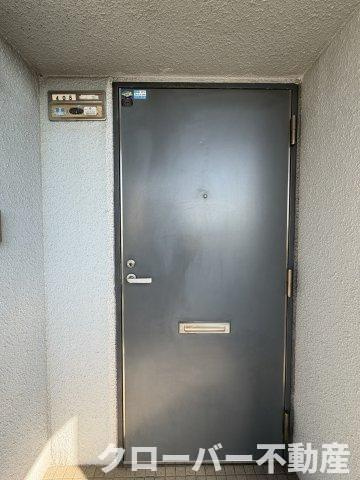ダイヤハイツの玄関