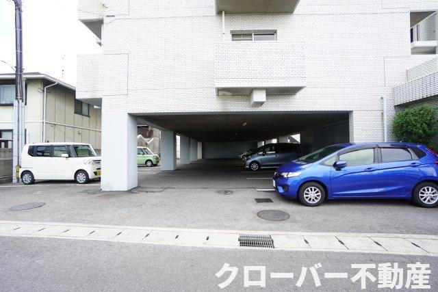 ダイヤハイツの駐車場