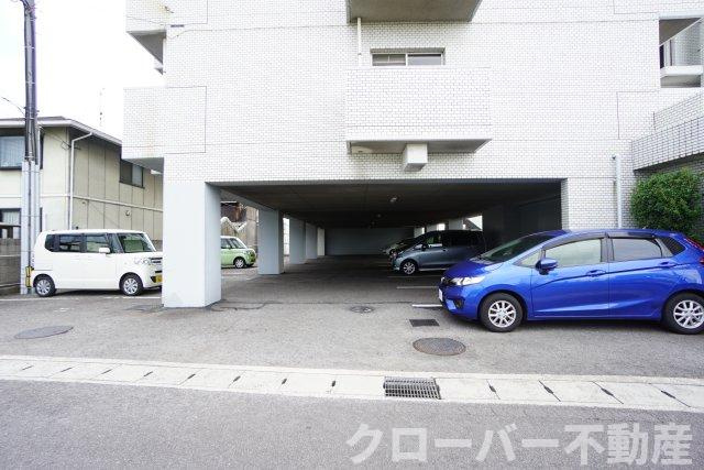 ダイヤハイツの駐車場