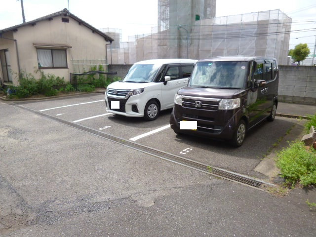 北畝５丁目貸家（18-5）の駐車場