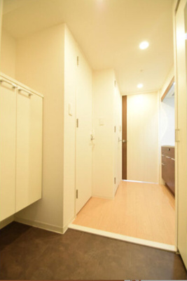 【玄関】 | アルティザ淡路駅東 | 落ち着いた玄関です