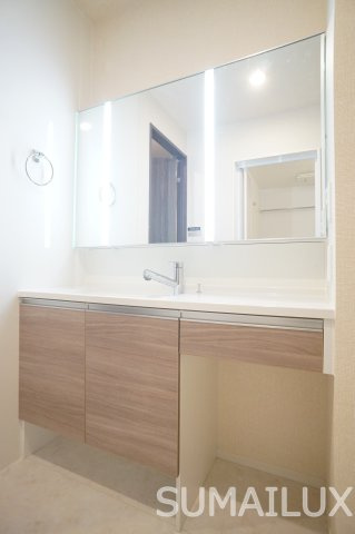 熊本市中央区出水１丁目のアパートの独立洗面台