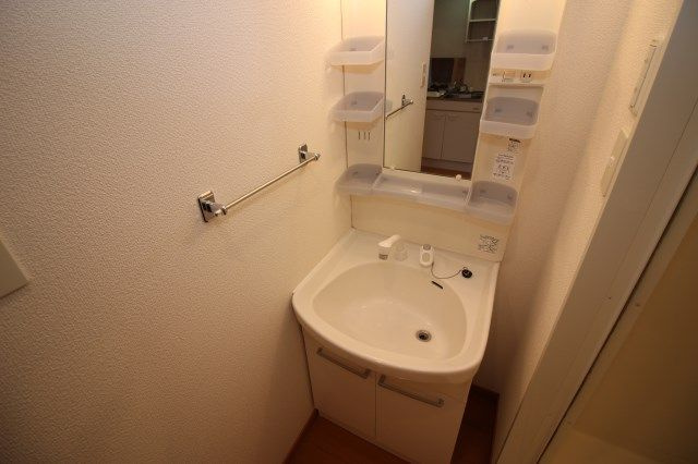【洗面所】 | サンセット室見 | 別号室の写真になります。現況優先。