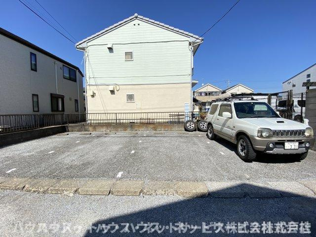 ハイツ田中の駐車場