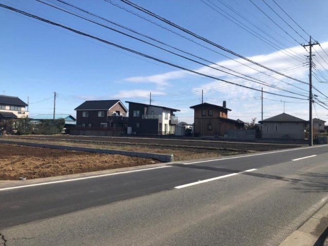 敷地面積62坪　売地　川越市伊佐沼の前面道路含む現地写真|南道路！前面道路10ｍ公道に8.56ｍ接道の為、お車の出し入れもラクラクです♪