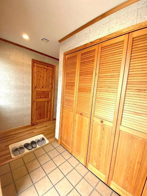 【玄関】 | 兵庫県三田市学園8丁目中古戸建