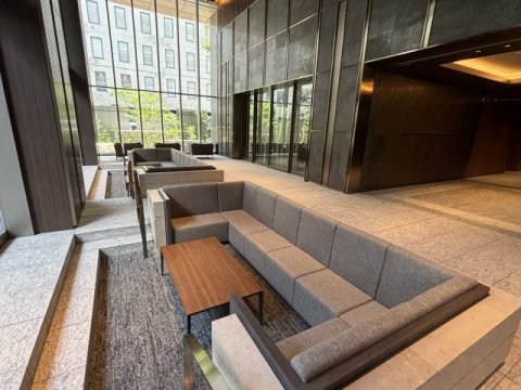 ローレルタワー堺筋本町のロビー