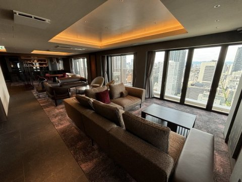 ローレルタワー堺筋本町のロビー