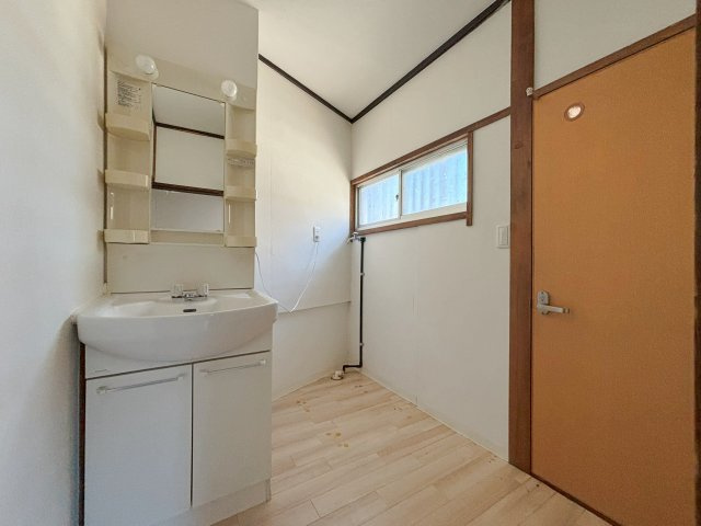 二見町福里　中古戸建の独立洗面台