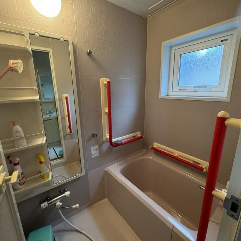 室蘭市日の出町2丁目8-18の浴室