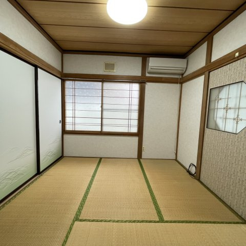 室蘭市日の出町2丁目8-18戸建の玄関