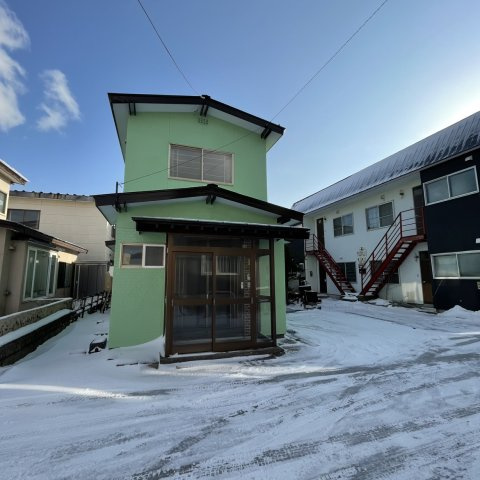 室蘭市日の出町2丁目8-18戸建の駐車場