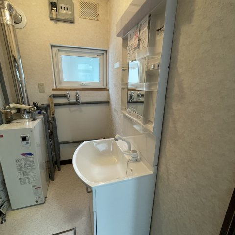 室蘭市日の出町2丁目8-18戸建の洗面所