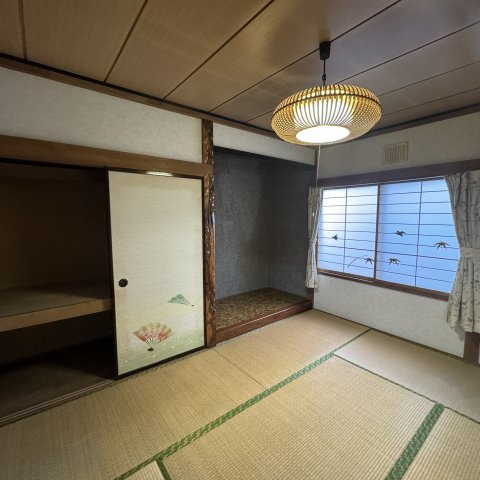 室蘭市日の出町2丁目8-18の和室