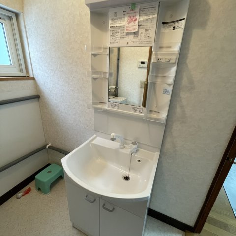 室蘭市日の出町2丁目8-18戸建の独立洗面台
