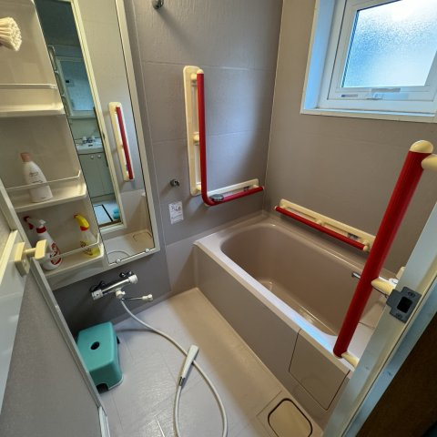 室蘭市日の出町2丁目8-18戸建の浴室